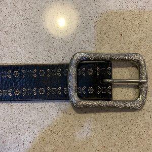 Fossil black women’s leather belt with decorative silver buckle.